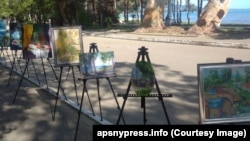 Фотовыставка «Аҟәа» в парке имени Баграта Шинкуба