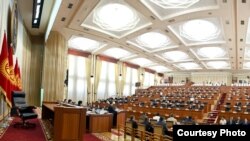 Парламент жыйыны. Архив сүрөт. 