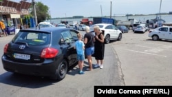 Mama Dasha (în dreapta), băiețelul Pasha și bunica Natasha, pe drumul înspre Odessa, via Galați - Isaccea.