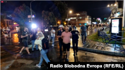 Protesta kundër pranimit të propozimit francez për heqjen e vetos bullgare dhe fillimin e negociatave me BE-në. Foto gjatë arrestimit të një protestuesi. Shkup, 5 korrik 2022