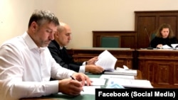 Simonka György a bíróságon. A fotó a volt fideszes képviselő közösségi oldalán található 2020. augusztus 5-i dátummal