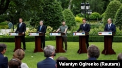 Клаус Йоханнис, Марио Драги, Владимир Зеленский, Эммануэл Макрон жана Олаф Шольц. Киев. 16-июнь, 2022-жыл.