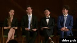 Абройлуу Филдс медалына татыган төрт математик. 