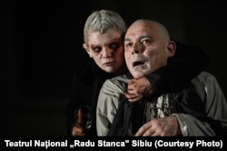 Ofelia Popii, alături de Miklós Bács în producția Faust a Teatrului Național „Radu Stanca” din Sibiu.