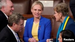 На початку повномасштабного вторгнення РФ в Україну Вікторія Спартц була активною прихильницею підтримки України з боку США, але у 2024 році голосувала проти пакета допомоги на суму 61 мільярд доларів