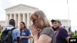 Përkrahësit e ndalimit të abortit para Gjykatës Supreme të SHBA-së në Uashington, DC, 24 qershor 2022.