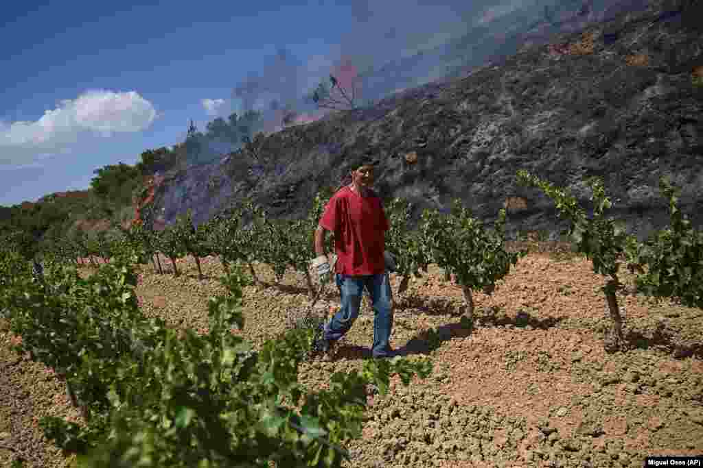 Tizenegy falut evakuáltak, mintegy ötszáz tűzoltó dolgozik a lángok eloltásán.&nbsp;Halálesetről vagy sérültekről eddig nem érkezett jelentés