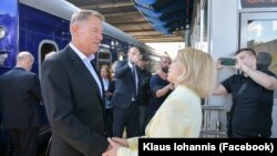 Președintele român Klaus Iohannis, întâmpinat la gara din Kiev de vicepremierul ucrainean Olga Stefanișina, 16 iunie 2022