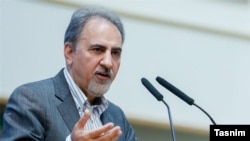 نجفی همچنین قالیباف را به «استخدام ناگهانی ۱۳ هزار نفر در آستانه انتخابات، خیانت در صندوق ذخیره کارکنان شهرداری و واگذاری  سلیقه ای۶۷۴ ملک» متهم کرد.