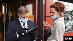 Moscova: la McDonald numai cu certificat de vaccinare sau test negativ de Covid-19, 28 iunie 2021.