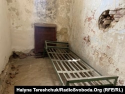 Камера в колишній тюрмі на Лонцького