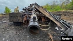Un tanc rusesc T-90M Prorîv distrus de forțele ucrainene, lângă satul Starîi Saltiv, regiunea Harkov, 9 mai 2022