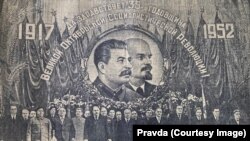 Cultul lui Stalin la apogeu. Ziarul „Pravda”, din 7 noiembrie 1952