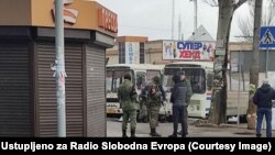 Ну вулицях Донецька під час мобілізації, яку проводили російські гібридні сили перед тим, як Росія повномасштабно вторглася в Україну