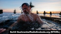 Жителів Києва закликали відмовитися від участі в масових заходах і купання у водоймах на Водохреща 6 січня