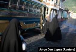 Žene iz grupe Lev Tahor u Gvatemali, 2014.