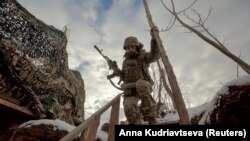 Pe marginea prăpastiei: Tensiunile de la granița Rusiei cu Ucraina în fotografii