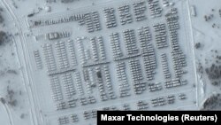 Grumbullim ushtarak: Zbulohen autoblindat ruse afër Ukrainës