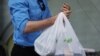 Përdorimi i qeseve të plastikës - Fotografi ilustruese nga arkivi.