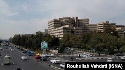 نمایی از ورودی شهرک اکباتان