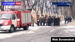 Каналы боевиков показывают, как ищут мины в зданиях школ и ВУЗов