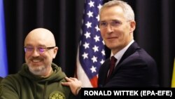 Міністр оборони України Олексій Резніков разом із генеральним секретарем НАТО Єнсом Столтенберґом, Німеччина, 20 січня 2023 року