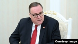 Лесли Вигери. 