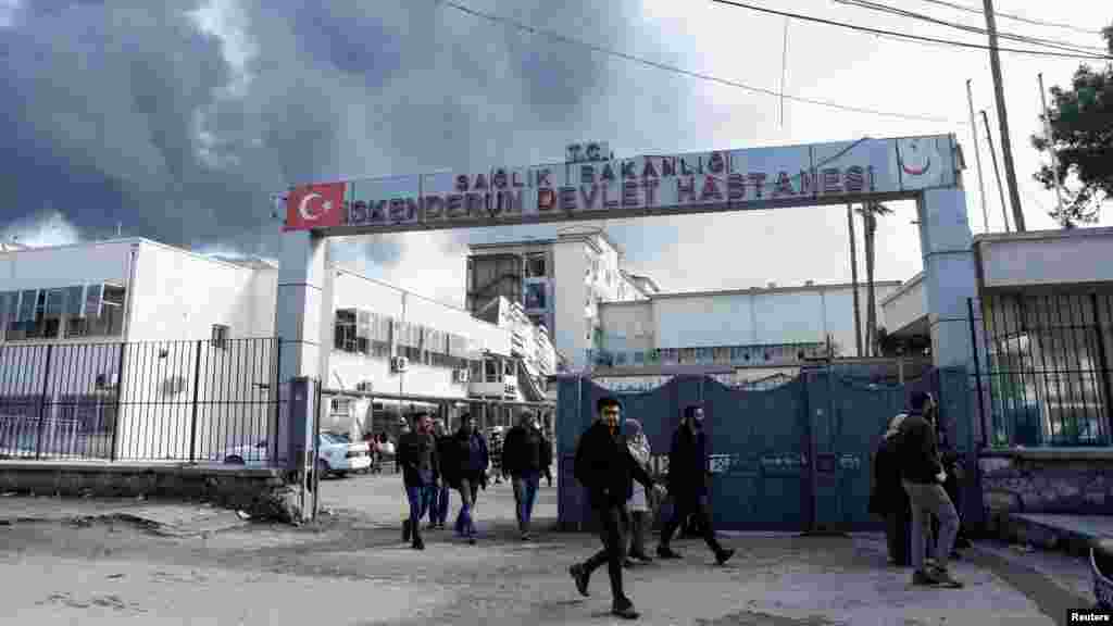 A földrengés súlyos károkat okozott&nbsp;İskenderun kórházában. A mentőcsapatok már dolgoznak a romok között