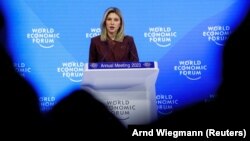 Olena Zelenska a vorbit în fața audienței de la Davos susținând cauza țării sale. Ea a spus că Ucraina are nevoie de arme occidentale.