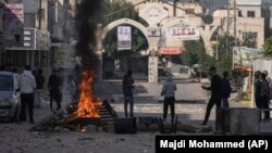 Palestinezët duke u përleshur me forcat izraelite në Jenin. Fotografi nga arkivi. 