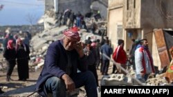 Një burrë sirian duke qarë pas tërmetit në Jandaris, Siri, 7 shkurt 2023.