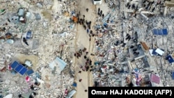 Snimak iz vazduha pokazuje razmere posledica razornog zemljotresa u selu Besnia, u provinciji Idlib pod kontrolom pobunjenika