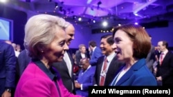 Președinta R. Moldova, Maia Sandu, și președinta Comisiei Europene, Ursula von der Leyen la Davos