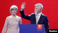 Петр Павел и съпругата му Ева Павлова след края на изборния ден в Чехия, 28 януари 2023 г.