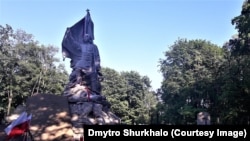 Пам'ятник учаснику січневого повстання 1863–1864 рр. Шимону Візунасу Шидловському на Личаківському цвинтарі у Львові. Після поразки чимало повстанців відступило на територію Галичини, яка тоді належала Австрії