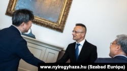 Szijjártó Péter a másik helyi akkumulátoralkatrész-üzem, a W-Scope Corporation gyárának tavalyi alapkőletételi ünnepségén Nyíregyházán