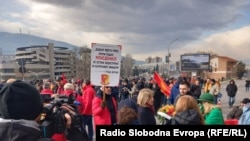 Стотина граѓани насобрани на пунктот под Кале