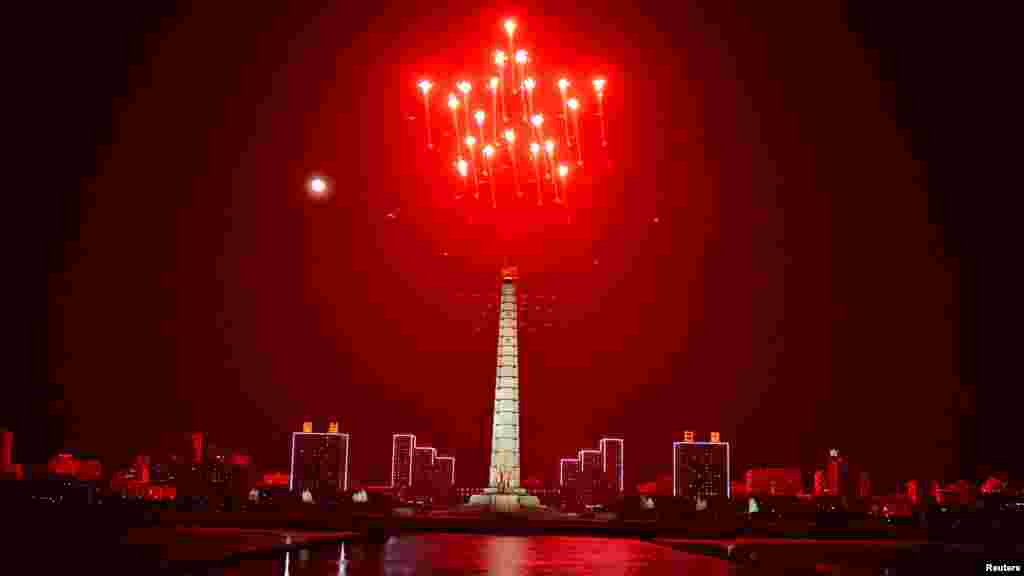 A fényes parádék mellett azonban a tervgazdaság szerint működő országban a lakosság fele mélyszegénységben él