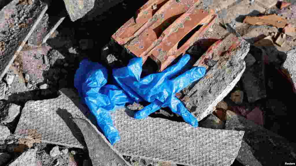 Ám ahogy telik az idő, egyre kisebb az esély, hogy újabb túlélőkre bukkannak