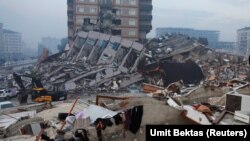 მიწისძვრით დანგრეული სახლები თურქეთის ქალაქ ჰათაიში. 2023 წლის 7 თებერვალი