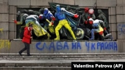 Монумент на честь радянської армії в Софії, Болгарія, 28 лютого 2022 року