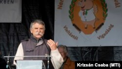 Kövér László, az Országgyűlés elnöke beszédet mond a hetedik Nemesgörzsönyi Böllérverseny és Fesztivál megnyitóján 2022. február 19-én