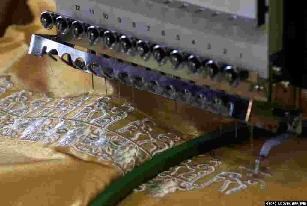 Черниці монастиря займаються виготовленням, дизайном, вишивкою та іншими прикрасами митр. &laquo;Це наша головна обітниця і велика частина нашого існування тут, в монастирі&raquo;, &ndash; зазначає сестра Ефімія. &laquo;Ми створили більше ніж 1600 митр. Кожна з них унікальна, тому що в кожного єпископа свій стиль, свої запити, і ми намагаємося задовольнити їхні вимоги&raquo;