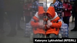 Польшанын вокзалдары качкындарга толду