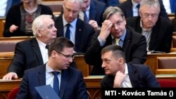 Gulyás Gergely és Rogán Antal.