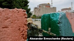 Punct de control din apropiere de centrala nucleraă de la Zaporojie ocupată de armata rusă la puțin timp după declanșarea invaziei neprovocate a Rusiei pe 27 februarie. 