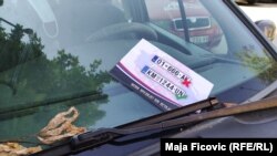 Leci u Severnoj Mitrovici protiv odluke Kosova u vezi sa automobilskim tablicama, 1. septembar 2022.