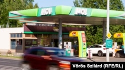Benzinărie MOL la malul lacului Balaton, Ungaria, iulie 2022.