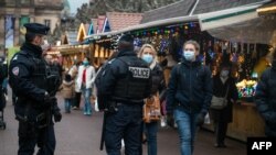 Коледен базар в Страсбург, Франция. Снимката е от 1 декември 2021 г.