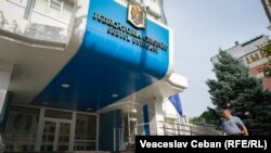 Адвокаты Олег Мыцэ и Наталья Байрам сообщили, что судебный процесс Андронаки закрыли, потому что в материалах дела есть документы, которые содержат банковскую и коммерческую тайну